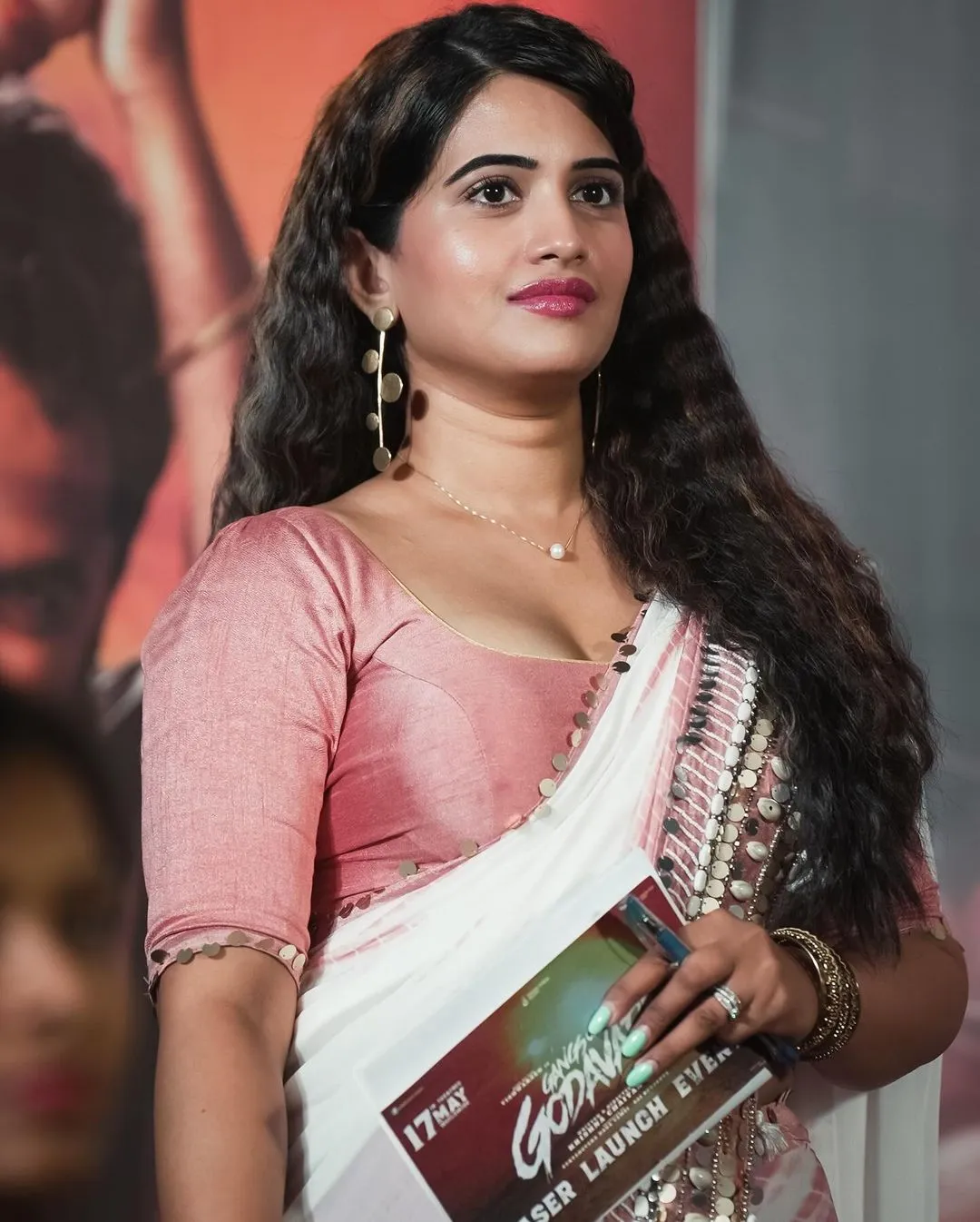 Telugu Actress Sravanthi Chokarapu Images In White Saree Pink Blouse